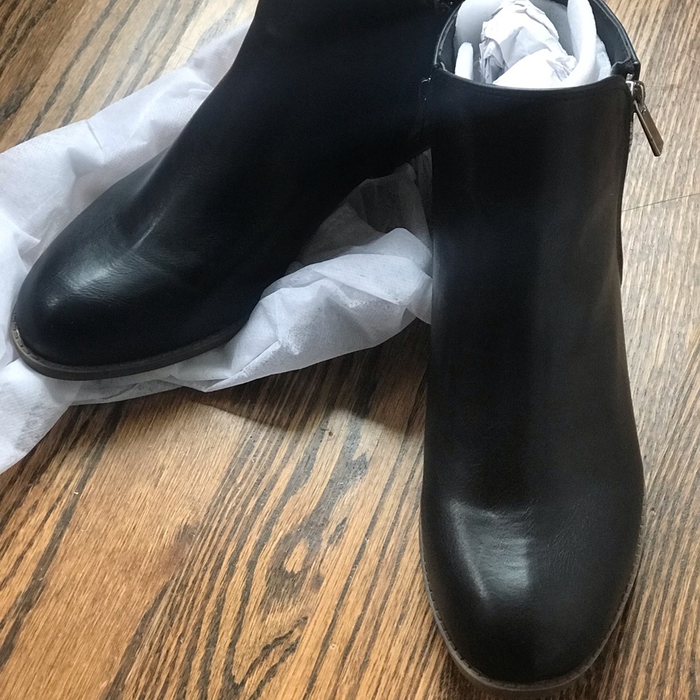 Chellysun black zip booties